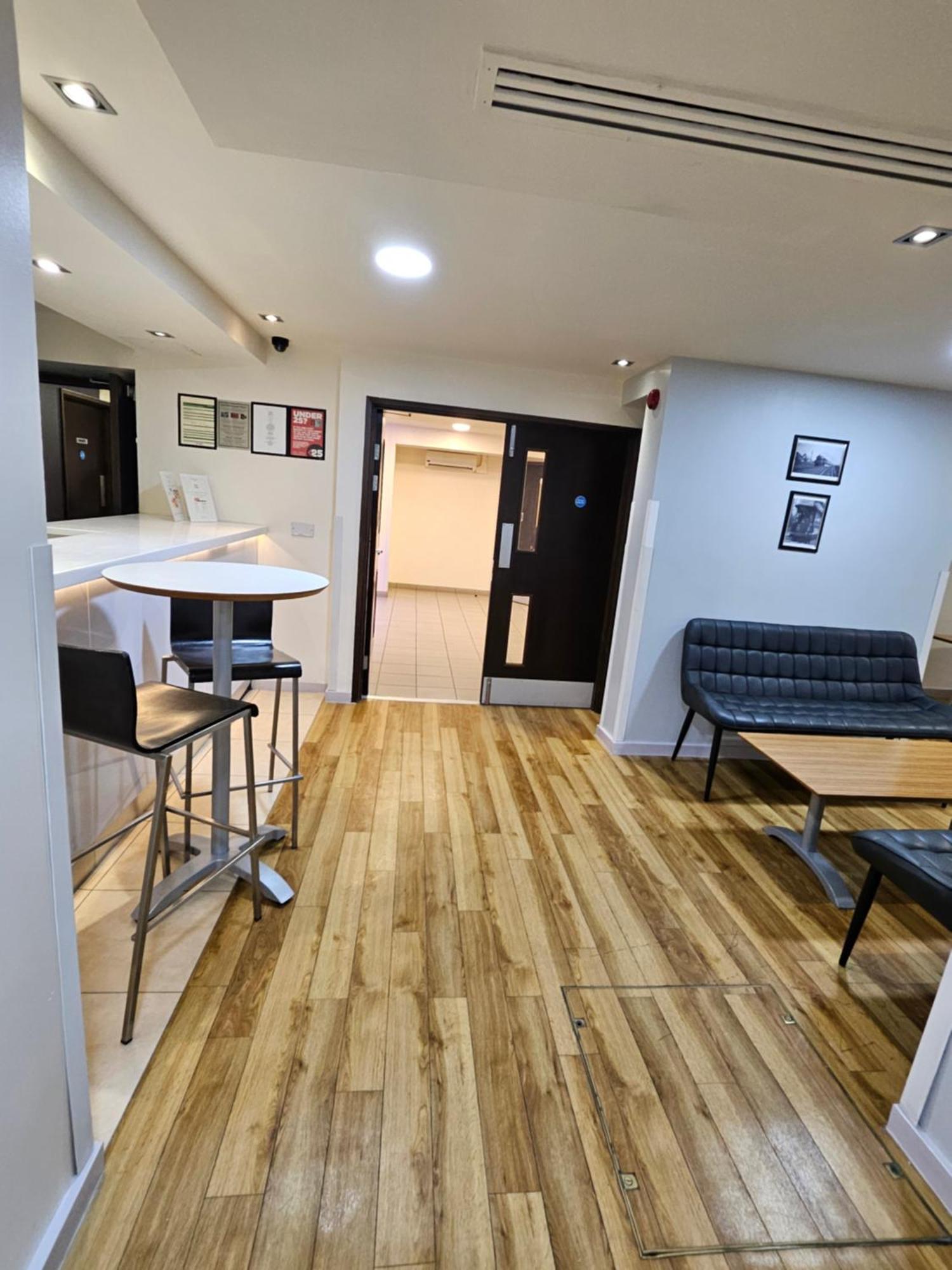 Go2 Hotels Burton Upon Trent Central エクステリア 写真